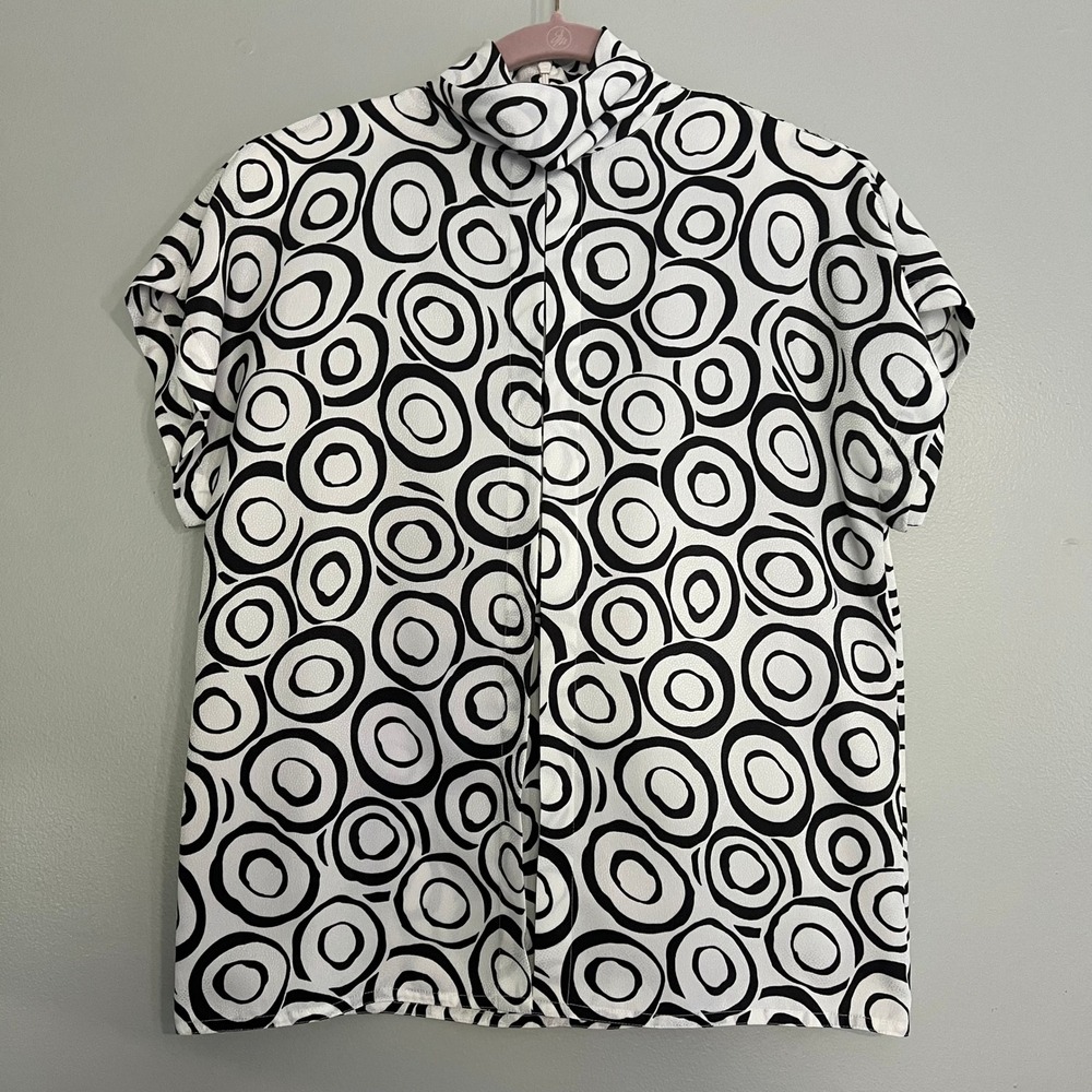 Jones New York Black White Circle‎ Mock Neck Top 12 Mod Retro MCM Op Art graphic
